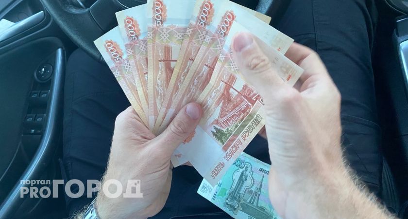 Новогодний подарок для россиян — 10 000 рублей придёт на карты в середине декабря. Кто в списках?