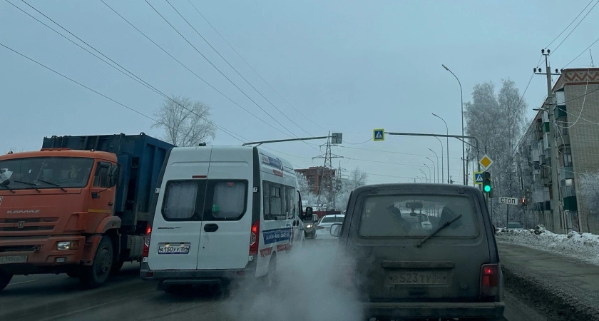 Фото к статье: В Новоорском районе крупногабаритный грузовик «Скания» вылетел в кювет