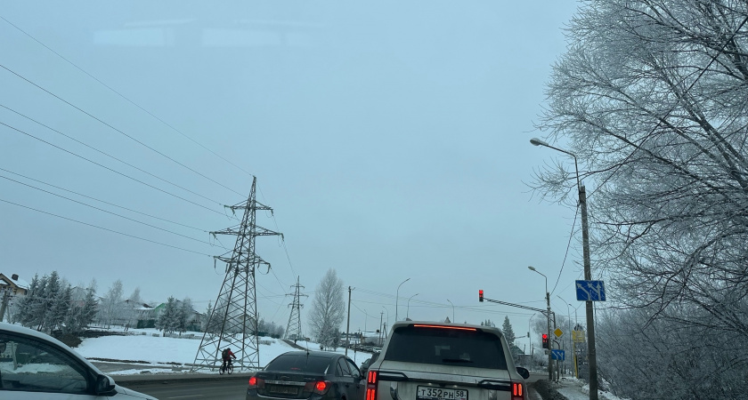 На трассе вблизи Оренбурга произошло возгорание автомобиля 