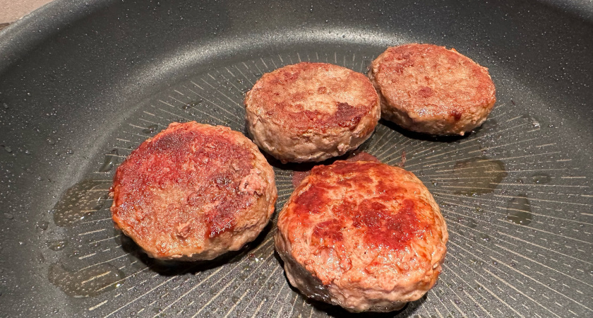 Добавляю одну чайную ложку в фарш – и котлеты получаются словно мягкое облачко: легкие и сочные