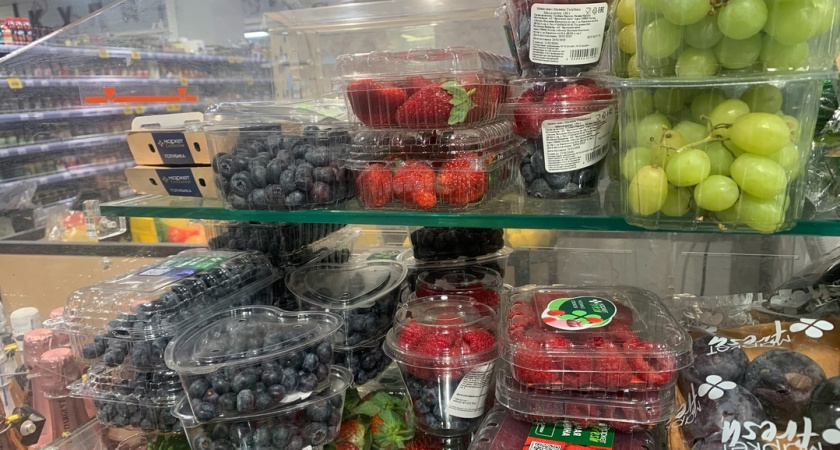 Эта ягода самая опасная: а мы покупаем ее как деликатес и детям даем