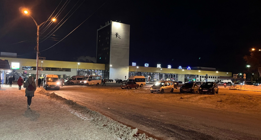 Суд потребовал улучшить состояние площади у вокзала в Оренбурге