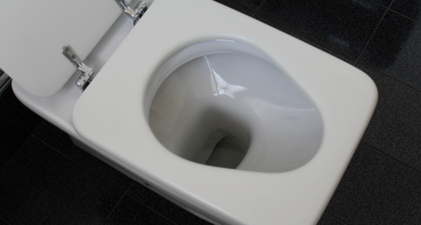 Бросаю 3 ложки в унитаз – через 10 минут забываю о желтом налете: чистота и свежесть