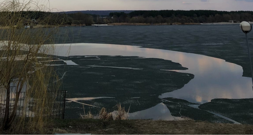 В Орске река Елшанка подбирается к низководному мосту