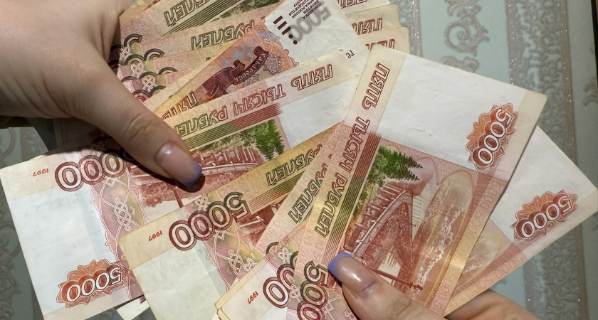 В Оренбуржье директор школы и его заместитель незаконно заработали 400 000 рублей 