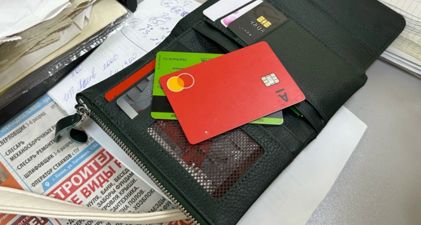 Фото к статье: Касается всех, у кого есть карта "Мир": россиян просят потратить деньги до 31 марта