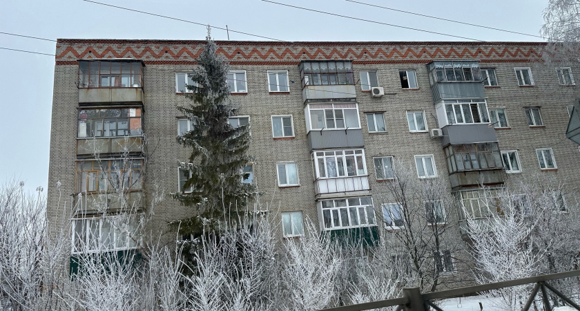 Прокуратура Орска требует от управляющей компании ремонта фасада дома 