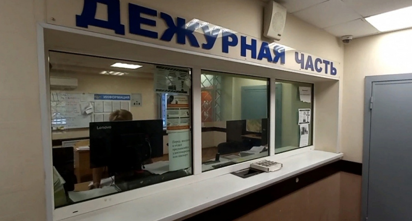 В Оренбуржье мужчина угрожал ножом и пытался поджечь суд