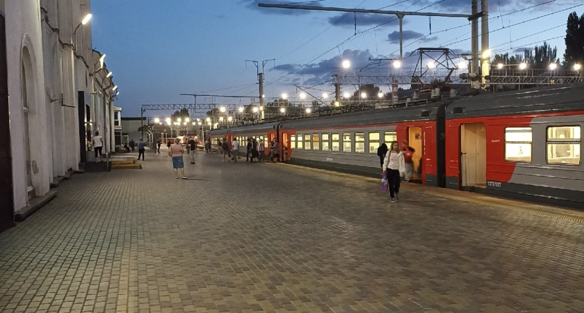 Люди в ярости сдают билеты: введен новый запрет в поездах — как теперь будут путешествовать пассажиры РЖД на майских праздниках 