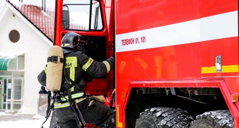 В Орске начали расследовать смерть работницы после пожара на заводе