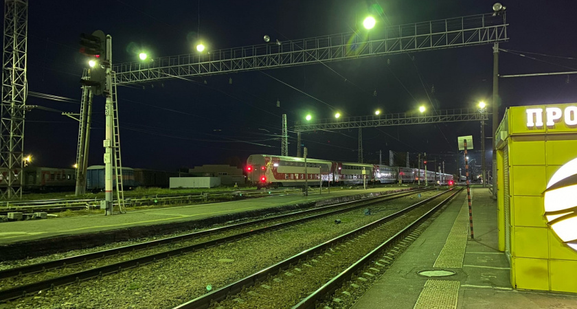 В Оренбурге дети прогуливались по железнодорожным путям