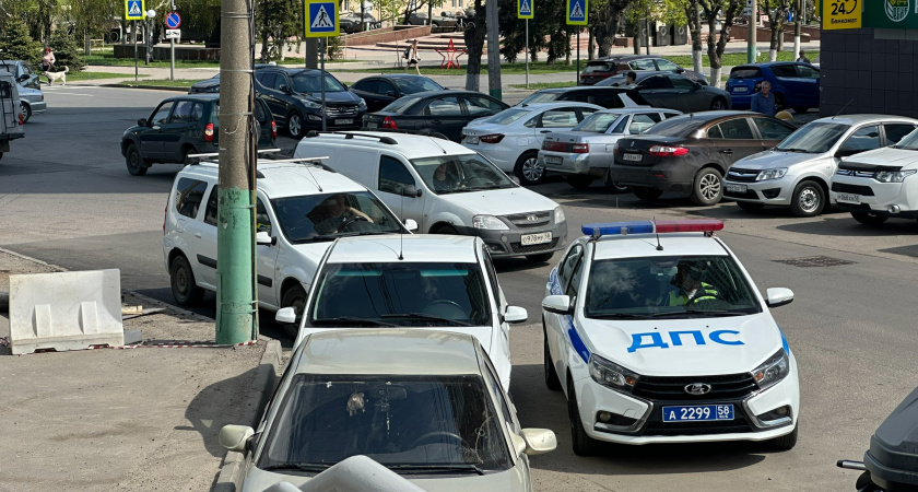 В Новотроицке иностранный гражданин пытался дать взятку сотруднику ДПС
