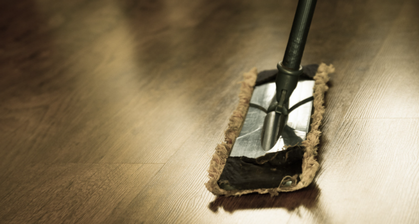 Теперь полы мыть - одно удовольствие, не надо тереть из-за всех сил, чтобы были чистыми. Дешевый трюк, который выручает
