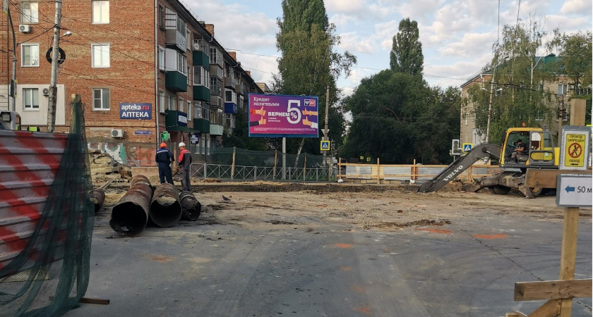 В Оренбурге начали менять трубопровод