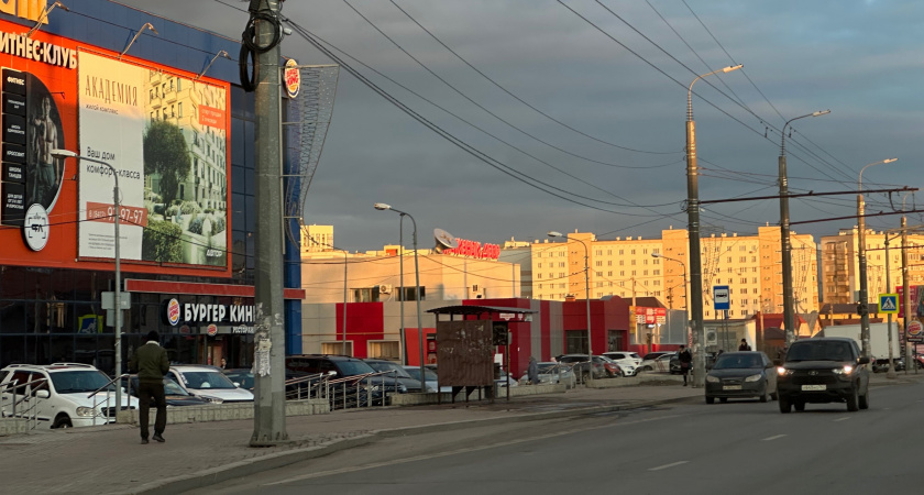 В Оренбурге более 200 коммунальщиков чистят город