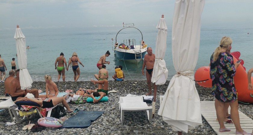 "Похоже, накрылся пляжный отдых": первые отзывы отдыхающих на Черном море. Но не про цены и мазут