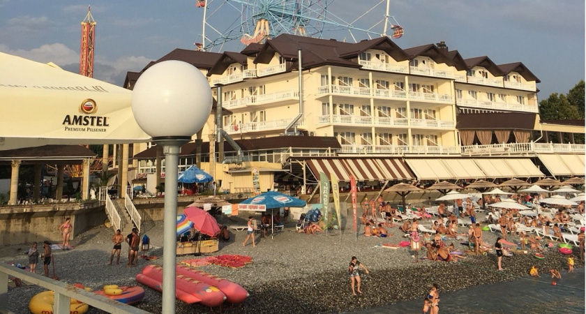 "Продают даже тень на пляже": российские туристы оставили честный отзыв об отдыхе в Сочи