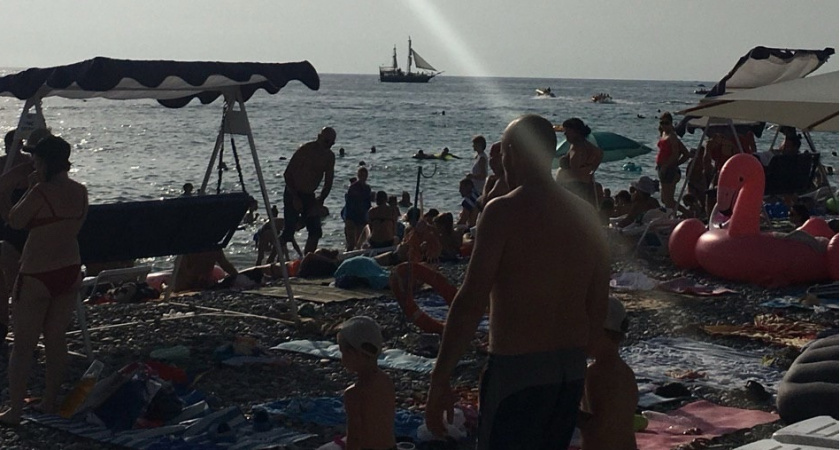 Оренбуржцы купались на новом пляже до его открытия