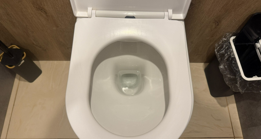 3 ложки на 2 стакана — и унитаз сияет чистотой: ни мочевого камня, ни ржавчины — годный лайфхак