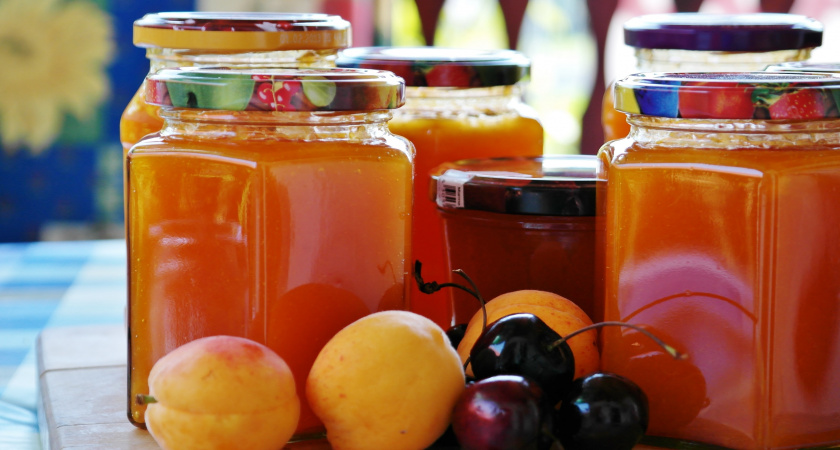 Это не рецепт, а находка: варенье из абрикосов без варки и с минимальным количеством сахара