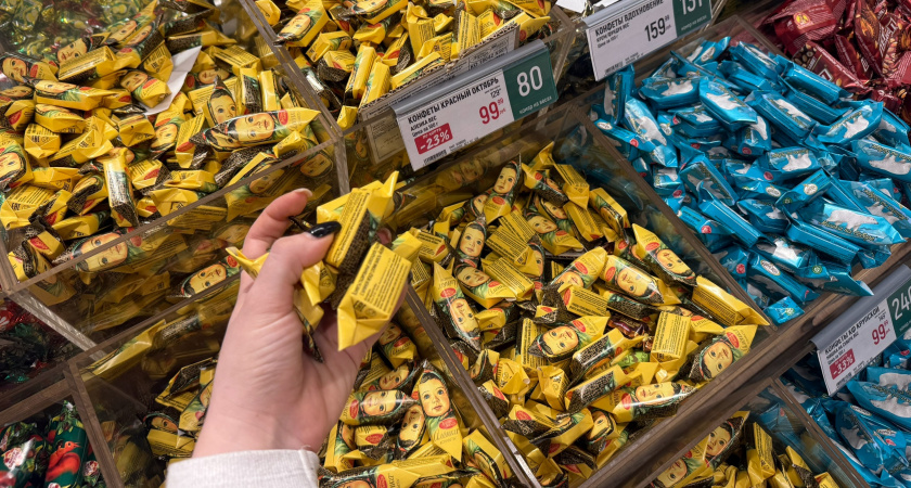 Бывшая сотрудница известного супермаркета рассказала, почему нельзя покупать конфеты на развес