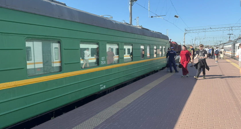 Купила билет в СВ за 40 тысяч рублей — а оказалась верхняя полка.Начальник поезда ответил: "Как такое возможно?"