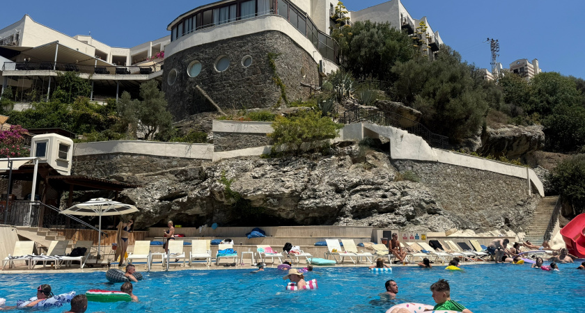 "В этот красивый ад больше ни ногой!" - что так удивила туристку после отдыха в солнечной Абхазии