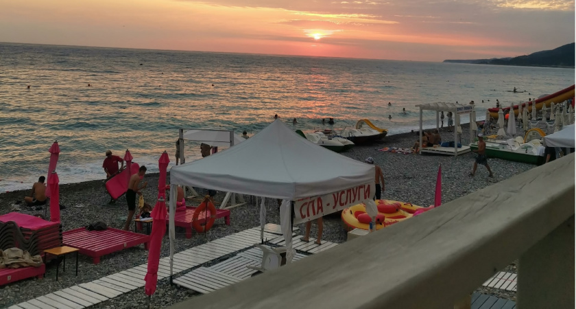 "Так близко к пляжу ещё не жили": сняли дом на Чёрном море за 3500 в сутки на семью и узнали все минусы такого жилья