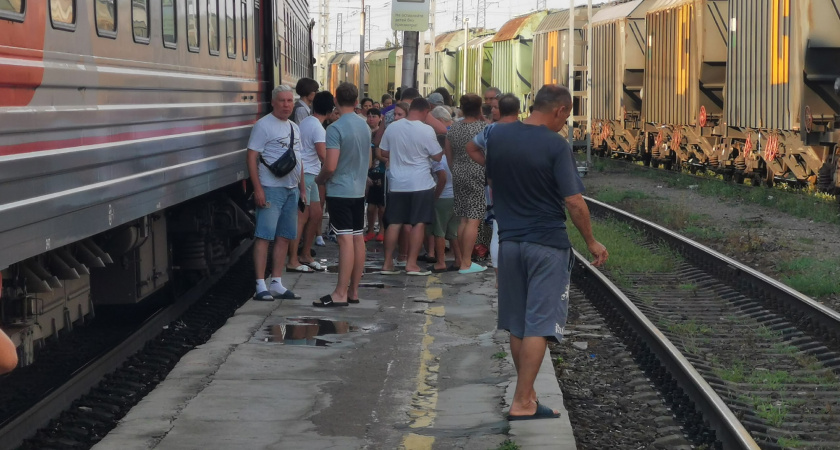 Выкупил всё купе, пошел поесть, а когда вернулся, там сидели мама с сыном: турист рассказал, что надо делать в такой ситуации