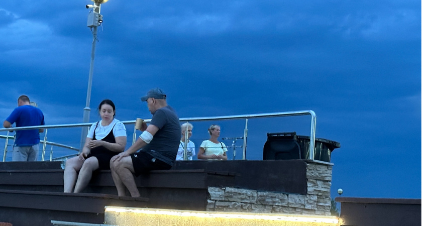 Как общаться с людьми, которые вас ни во что не ставят: 5 приёмов, которые помогут сохранить достоинство