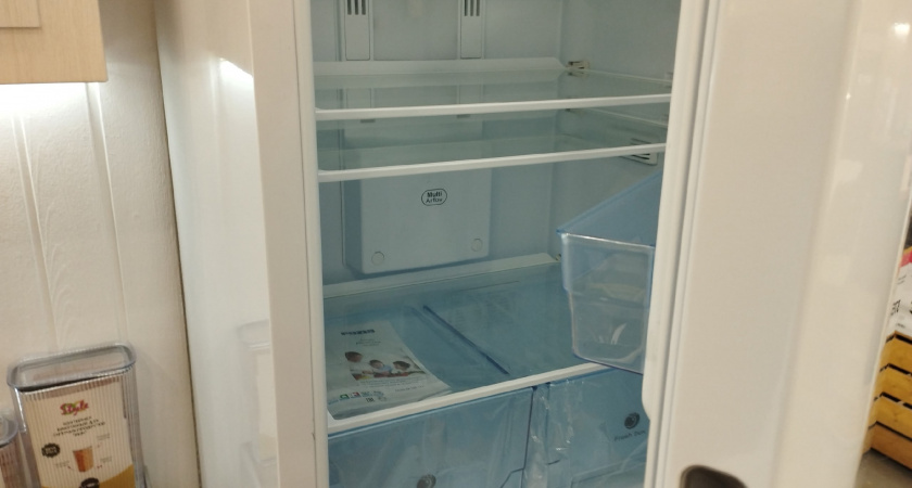 Заглянула в холодильник соседки — чистота, никакого запаха и всё свежее. Теперь и у себя так же: делюсь ее хитростями