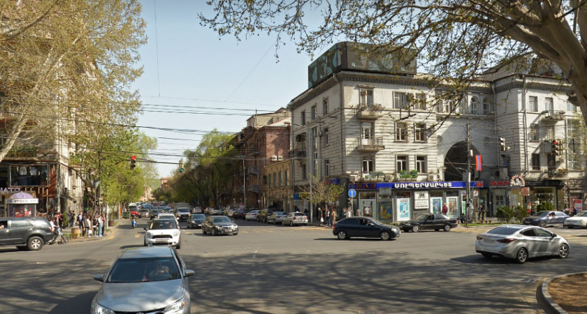 Армения встретила красиво, но уже на второй день едва не попались на уловку — спасла мелочь, на которую никто не смотрит