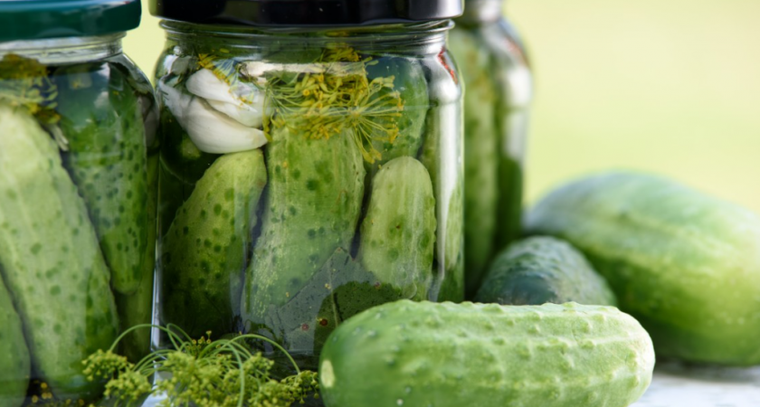 Зимой себя хвалила за то, что закрыла 40 банок: простой способ засолки огурцов без кипятка, без сахара и без уксуса
