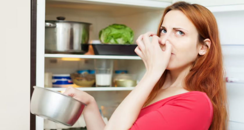 Уходя из дома всегда оставляю стакан воды в холодильник и происходит "чудо" - секрет, который пригодится каждой хозяйке        