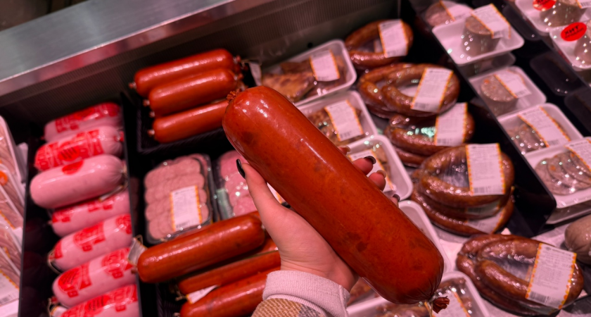 Знакомая продавец рассказала: зачем народ берёт в "Светофоре" по 10-20 палок колбасы и по 20 кг сосисок