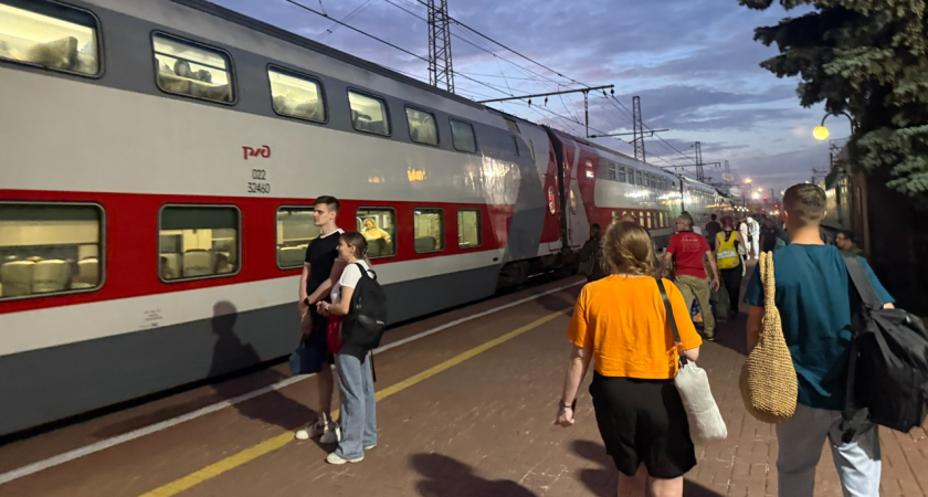 Пассажир вагона СВ жестко проучил людей из плацкарта: пришлось сойти с поезда