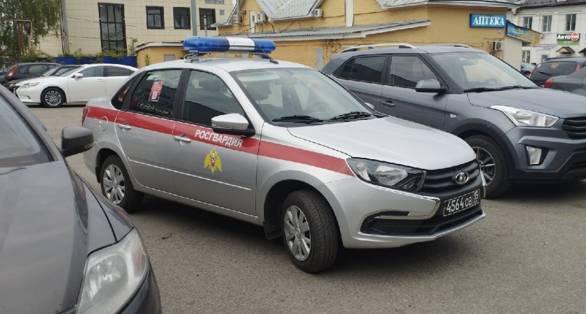 По Бузулуку прокатился росгвардейский агитмобиль 