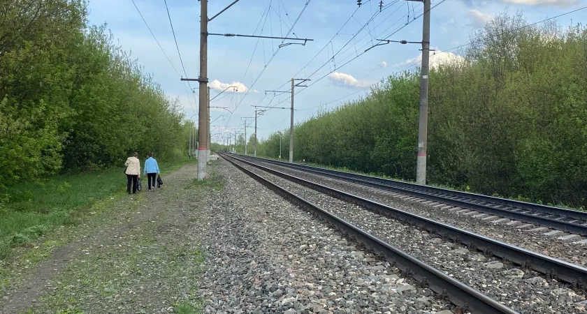 В районе Оренбурга на время будет перекрыто движение через железнодорожный переезд