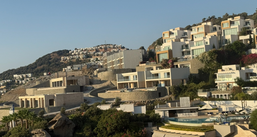 Зачем люди переезжают жить в Крым