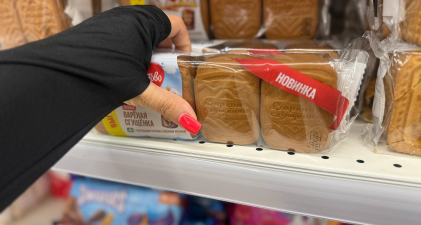 Взяла упаковку печенья в "Пятерочке",  на кассе попросила кассира взвесить - цена выросла в 3 раза: разгадала новый способ обмана покупателе