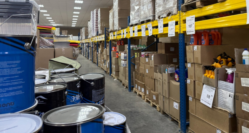 "Светофор" для оптовиков: что скупают на просторах громадного склада