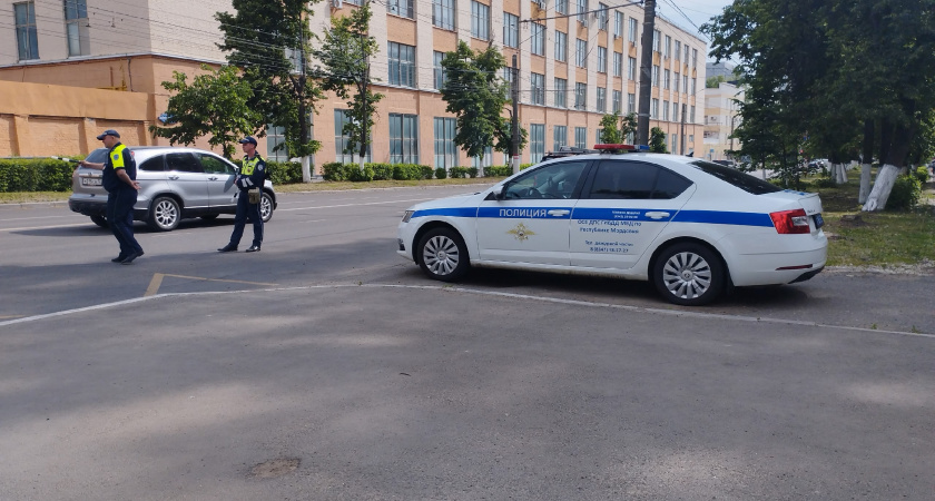 Мотоциклист без прав в Бугурусланском районе ударил инспектора ДПС 