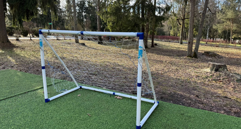 В Орске провалилось футбольное поле 