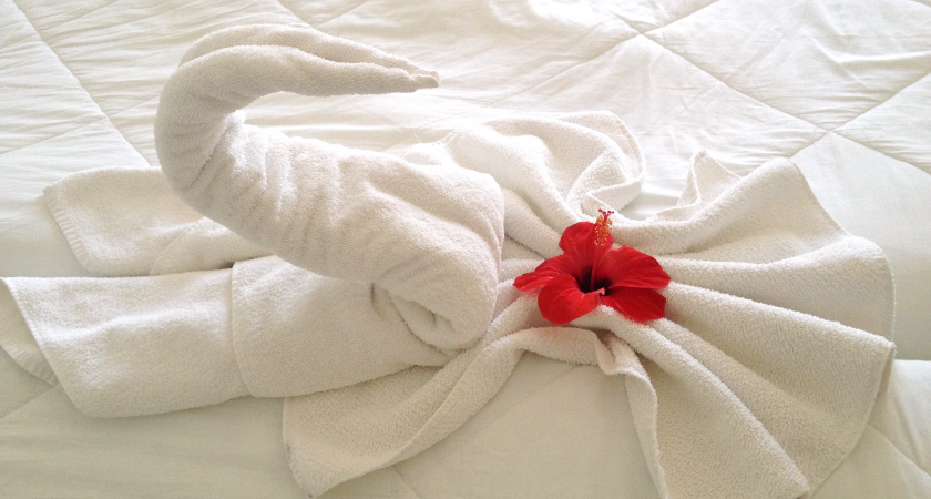 Что делают с полотенцами в отеле ради их белоснежной чистоты
