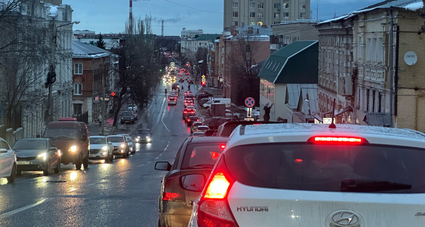 Кто должен уступить дорогу при сужении проезжей части