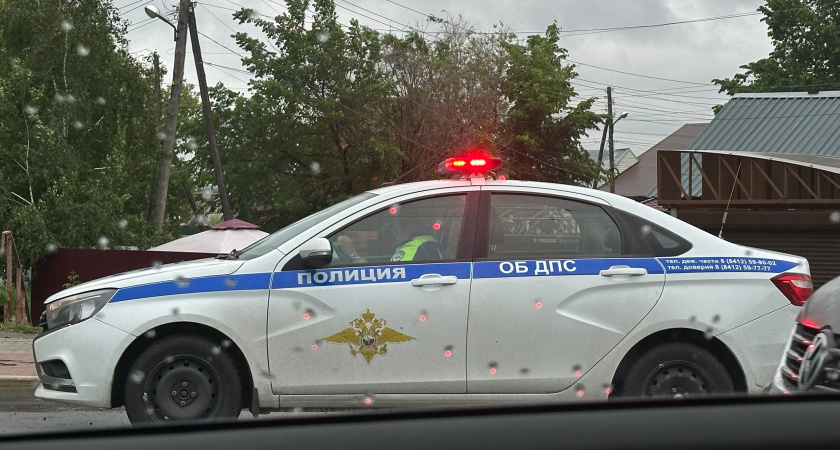 Как вести себя, если вас остановил инспектор ДПС, а сам не подходит