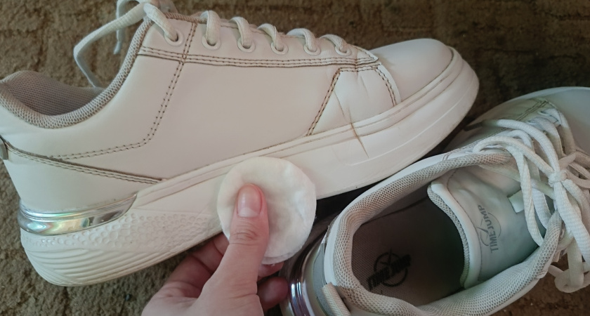 Методика простой и быстрой очистки белой обуви