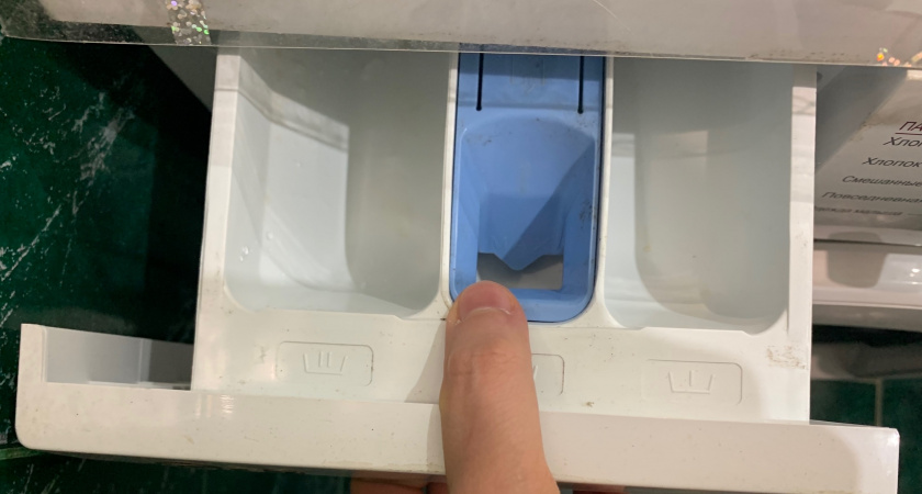 Недорогое средство и способ очистки лотка стиральной машины от загрязнений