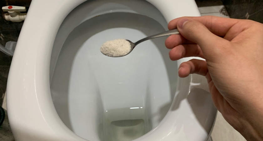 Какую пользу может принести добавление соли в унитаз