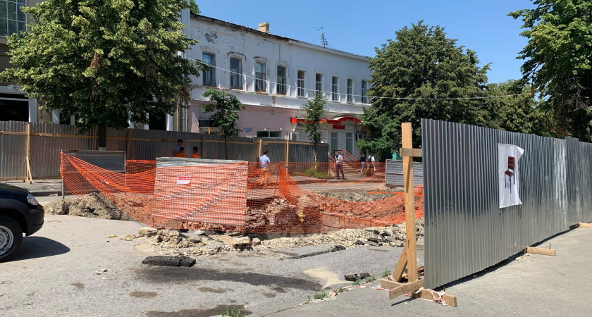 В поселке Энергетик начали ремонтировать старую теплотрассу